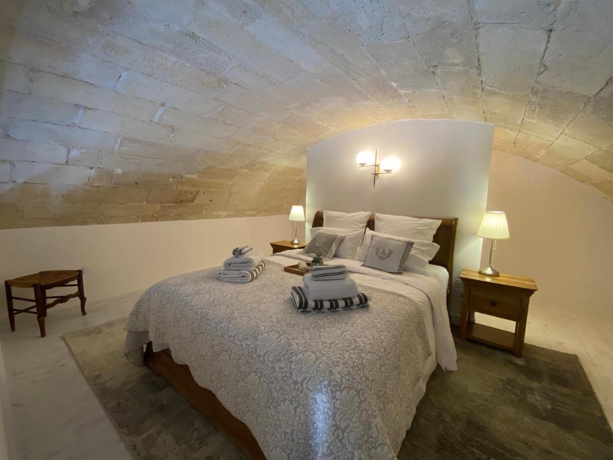 Appartement avec Piscine privée dans Résidence pour 6 personnes Uzès Extérieur photo