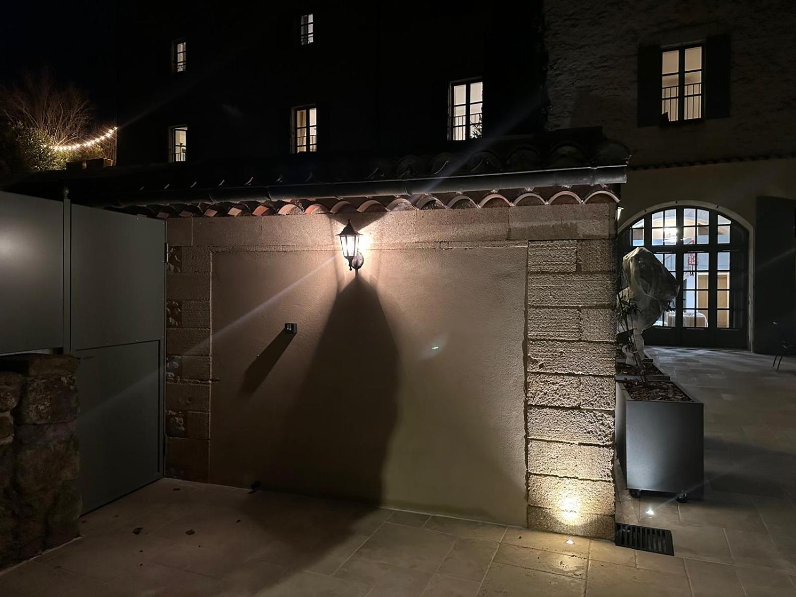 Appartement avec Piscine privée dans Résidence pour 6 personnes Uzès Extérieur photo
