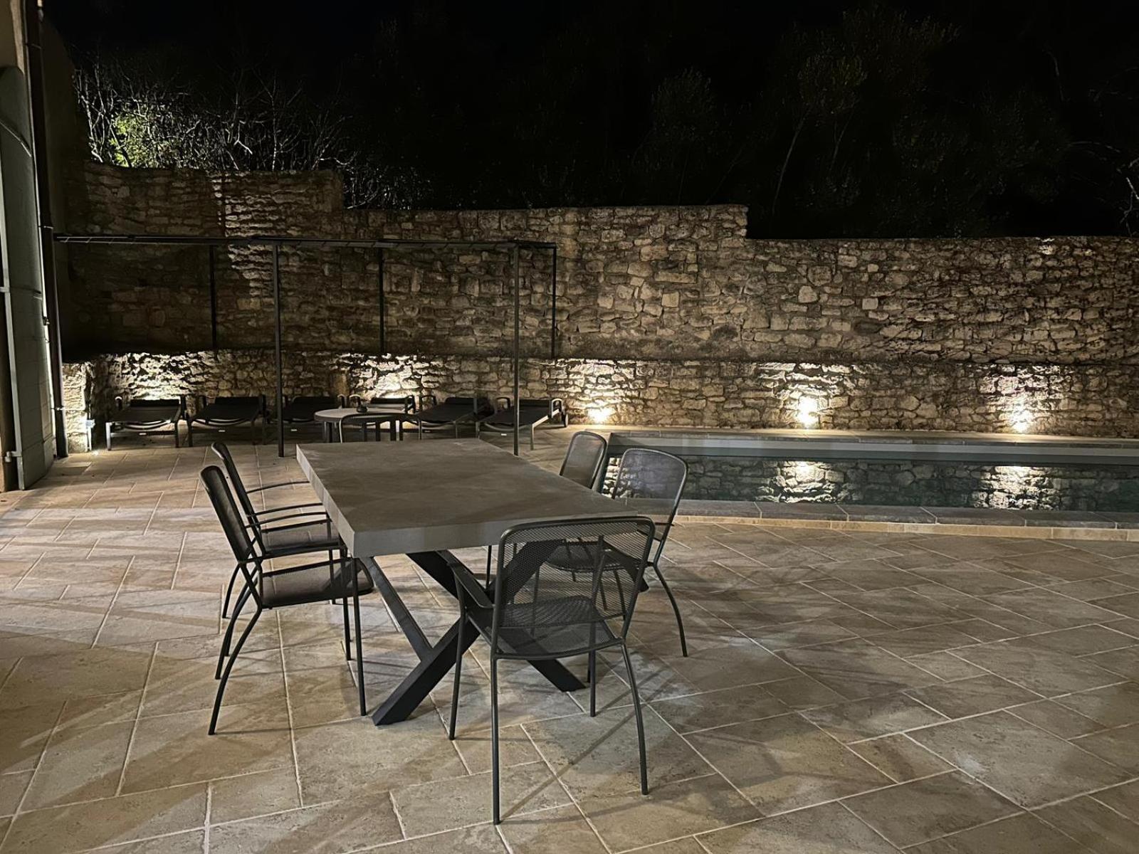 Appartement avec Piscine privée dans Résidence pour 6 personnes Uzès Extérieur photo
