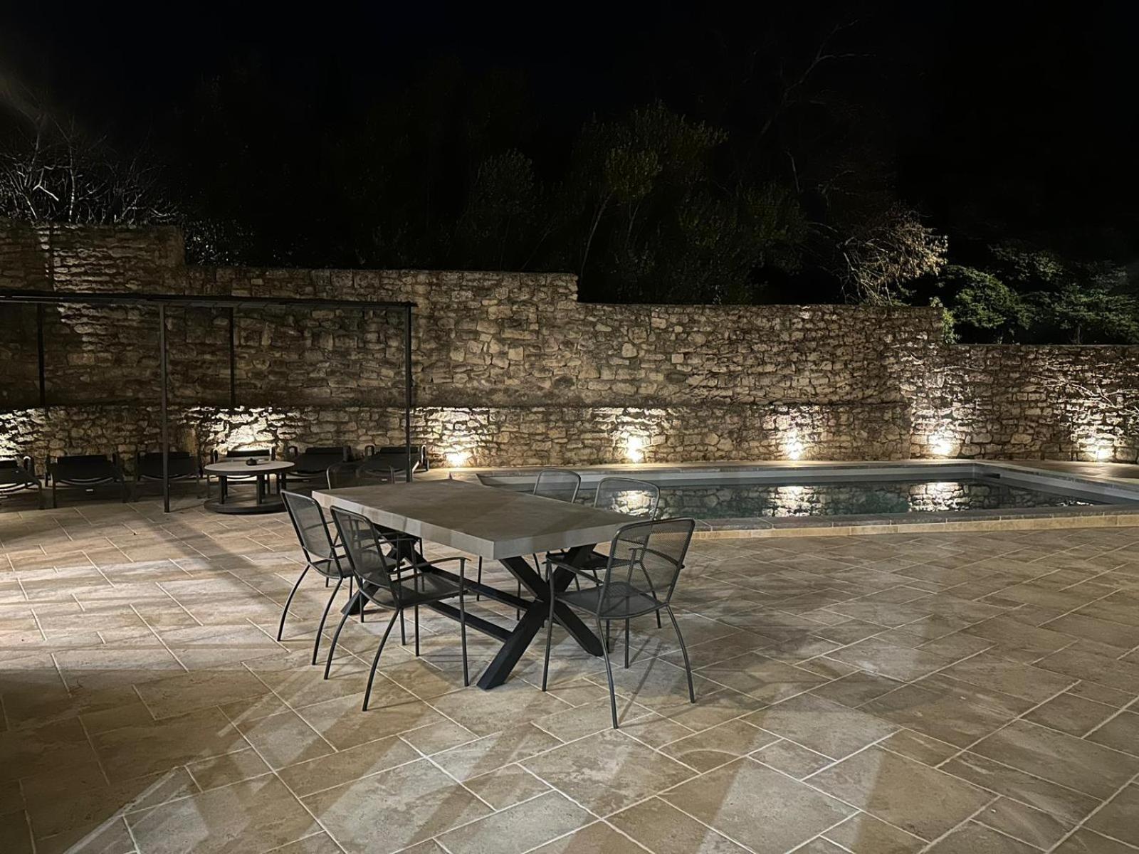 Appartement avec Piscine privée dans Résidence pour 6 personnes Uzès Extérieur photo