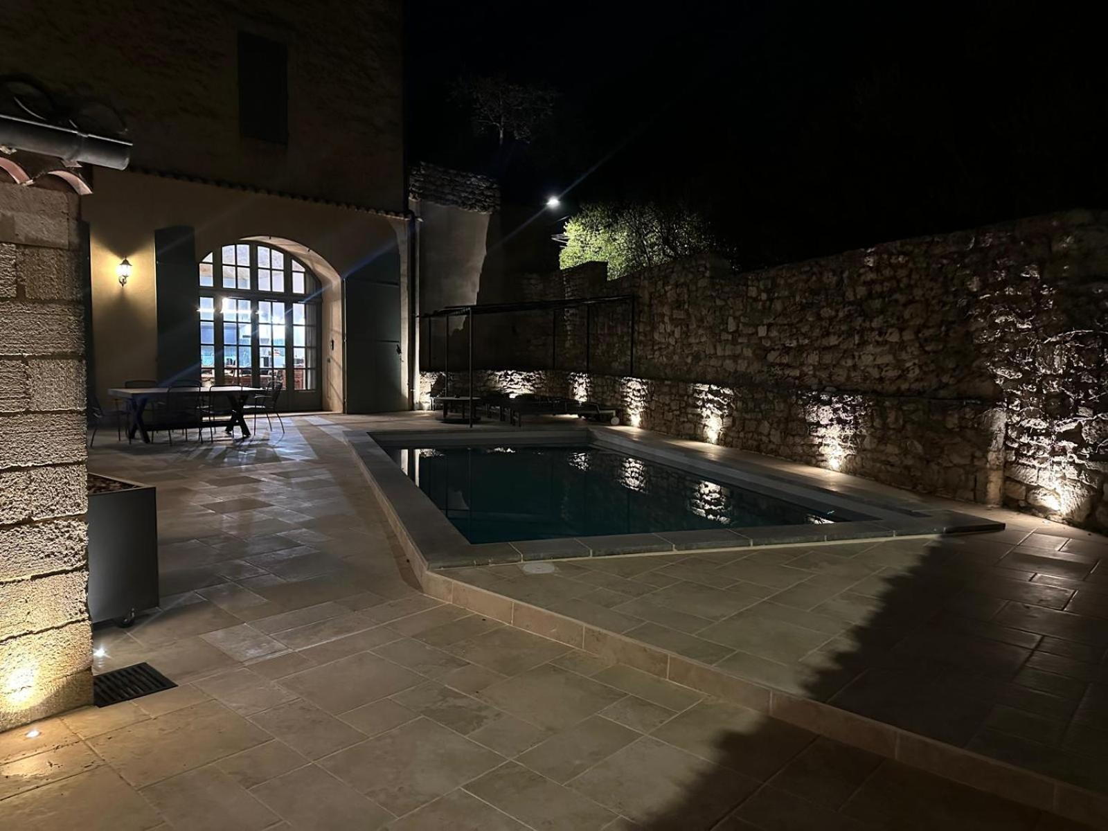 Appartement avec Piscine privée dans Résidence pour 6 personnes Uzès Extérieur photo