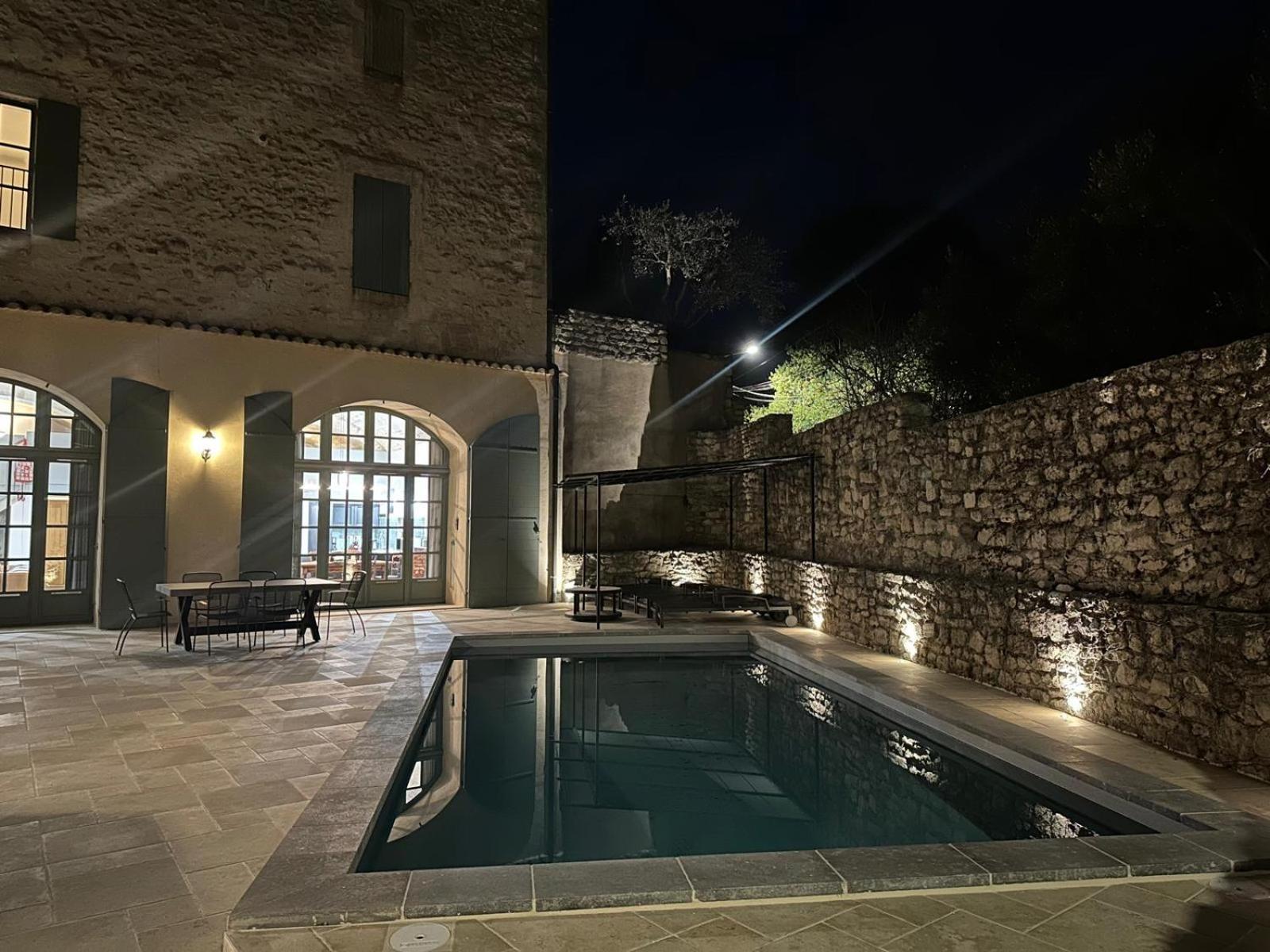Appartement avec Piscine privée dans Résidence pour 6 personnes Uzès Extérieur photo